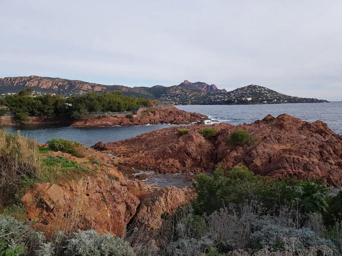 Appartements Modernes Vue Mer A Cap Esterel Saint-Raphaël Exterior foto